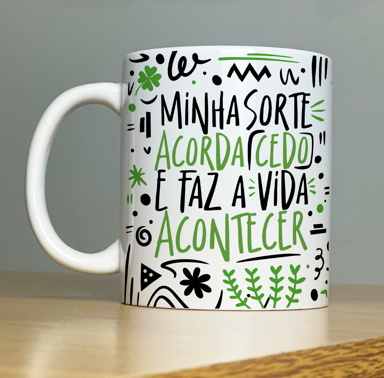 Caneca Personalizada de Porcelana -- Minha sorte acorda cedo e faz acontecer    